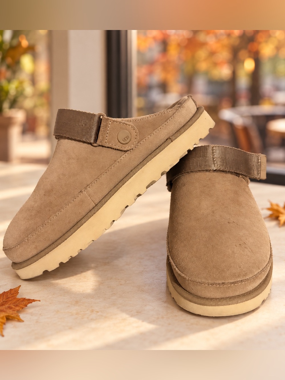 UGG Goldenstar Clog Sand Suede Women’s Size 8 Platform Mule